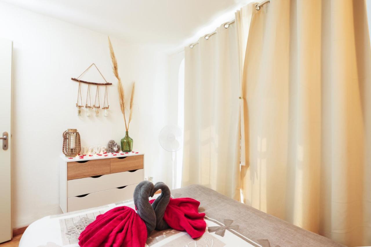 Les bulles médiévales - Appartement dédié au bien être avec Spa et Sauna - Netflix et Wifi - Climatisation Carcassonne Exterior foto