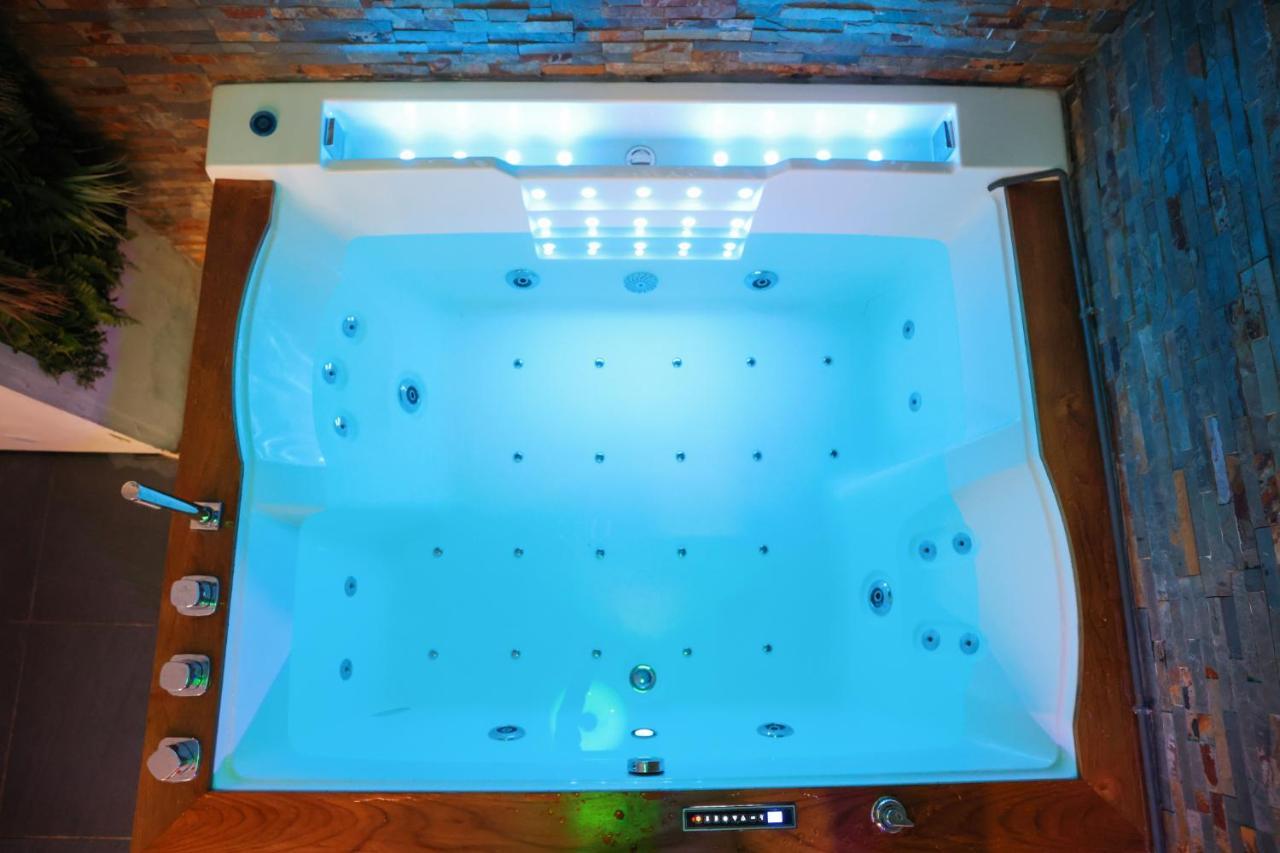 Les bulles médiévales - Appartement dédié au bien être avec Spa et Sauna - Netflix et Wifi - Climatisation Carcassonne Exterior foto